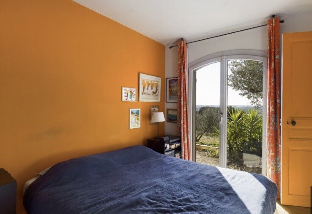 Photo of Bedroom in Jonquieres-Saint-Vincent