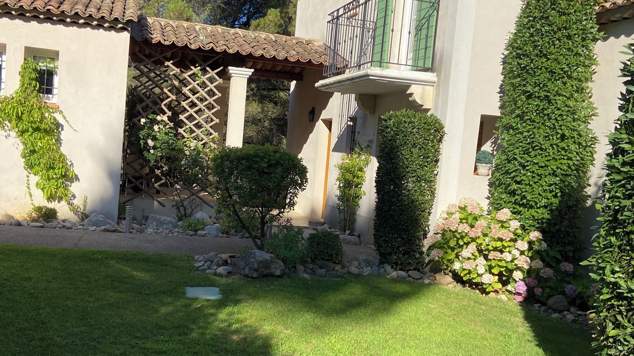 Photo of Outdoor in Pont Royal
