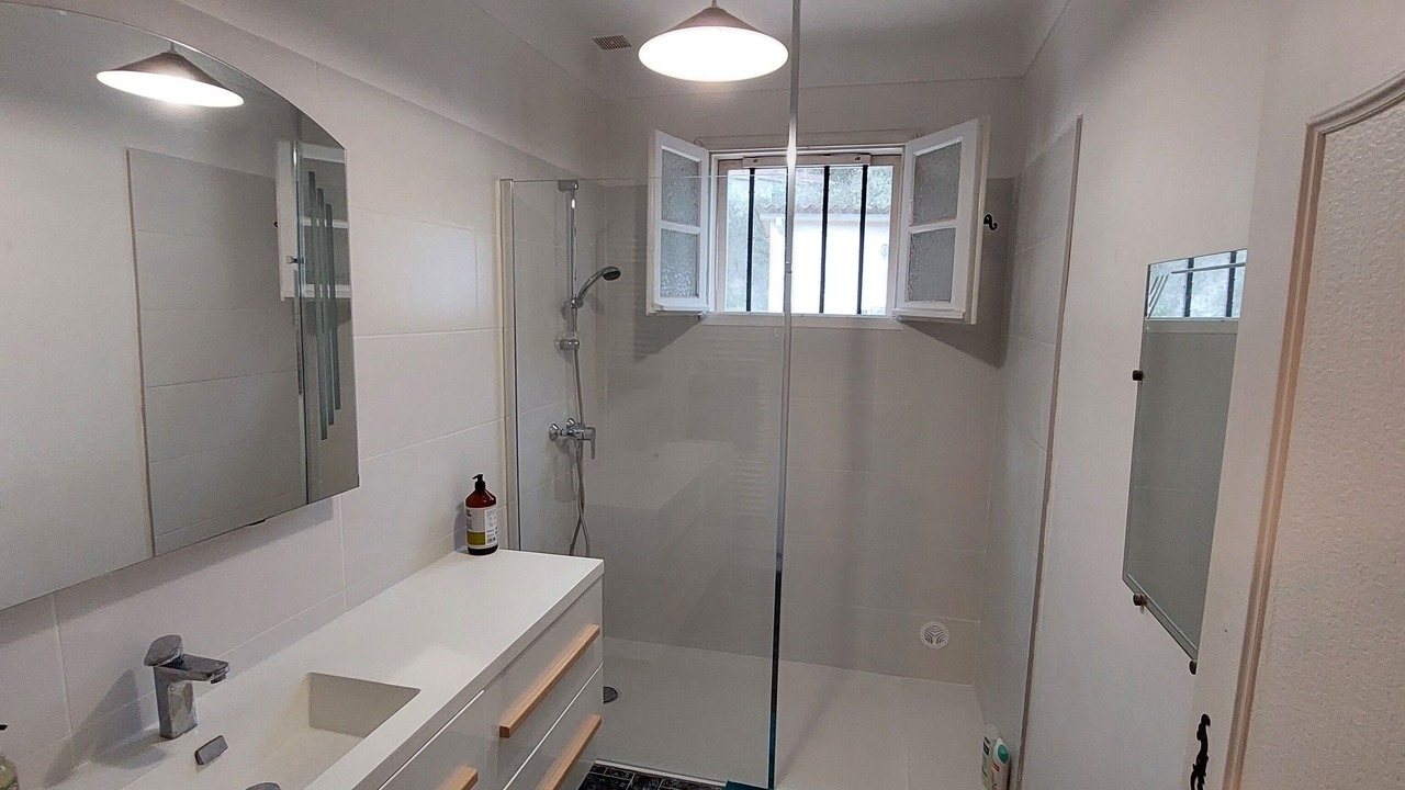 Photo of Bathroom in Beaucaire