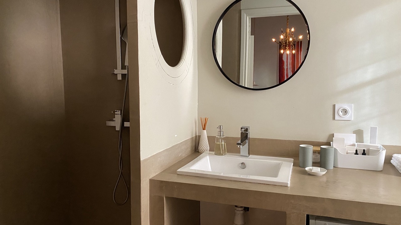 Photo of Bathroom in Avignon City Centre