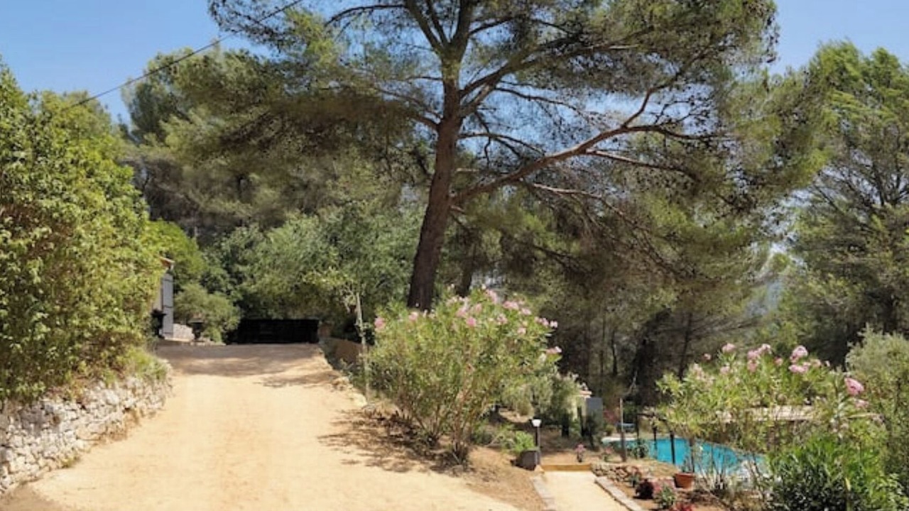 Photo of Outdoor in Auriol