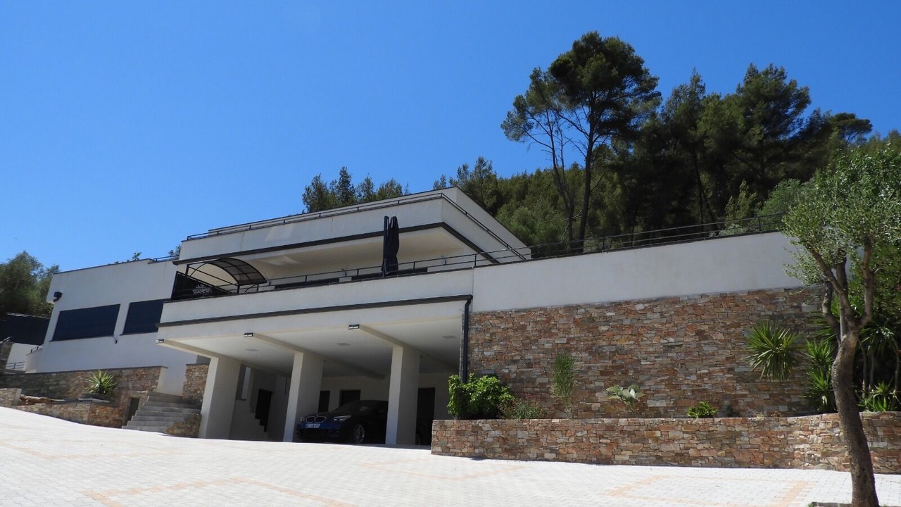 Photo of Outdoor in Cuers
