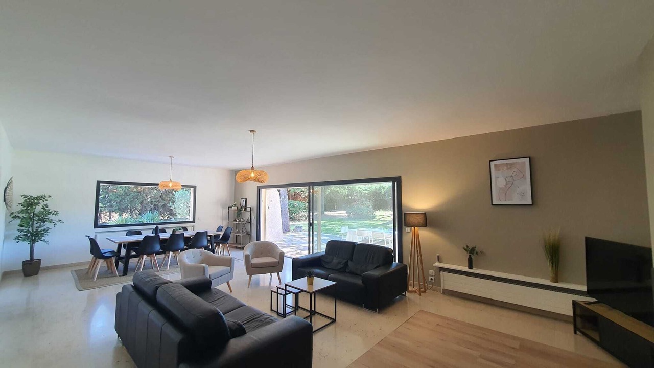 Photo of Livingroom in Garons