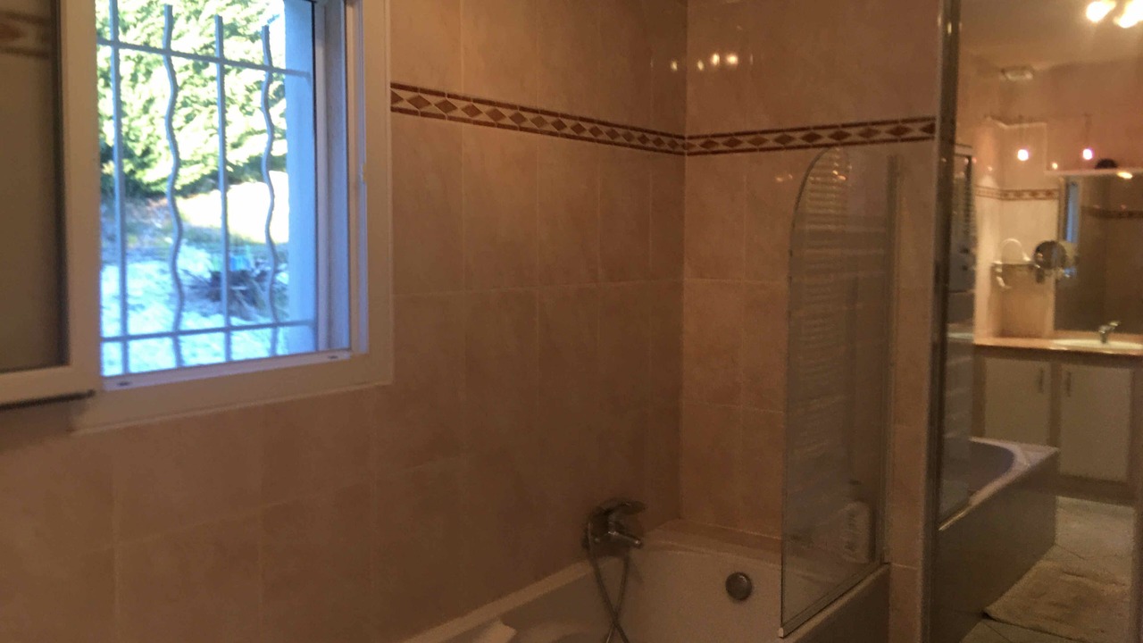 Photo of Bathroom in La Roquebrussanne