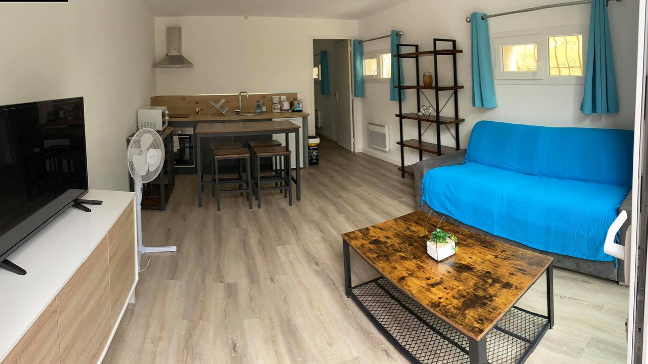 Photo of Livingroom in Saint-Mitre-les-Remparts