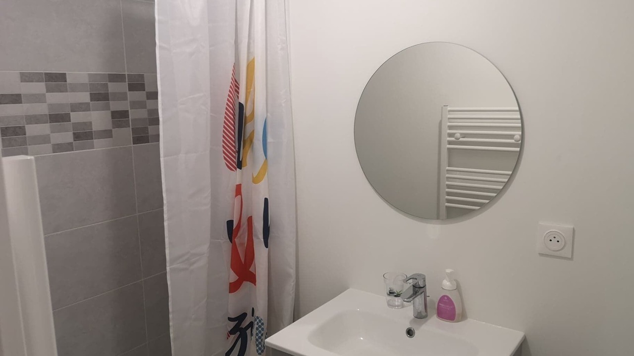 Photo of Bathroom in Saint-Mitre-les-Remparts