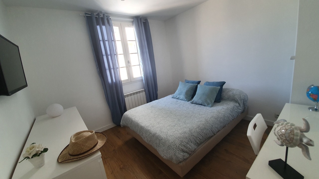 Photo of Bedroom in Chateauneuf-les-Martigues
