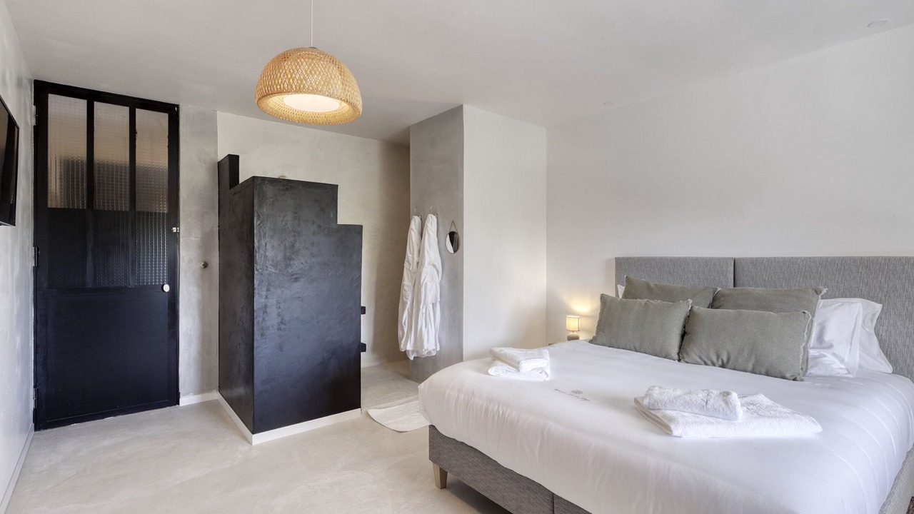 Photo of Bedroom in Chateauneuf-de-Gadagne