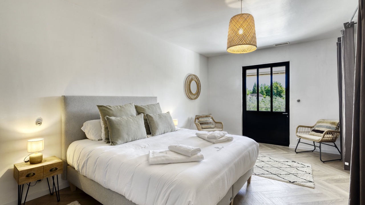 Photo of Bedroom in Chateauneuf-de-Gadagne
