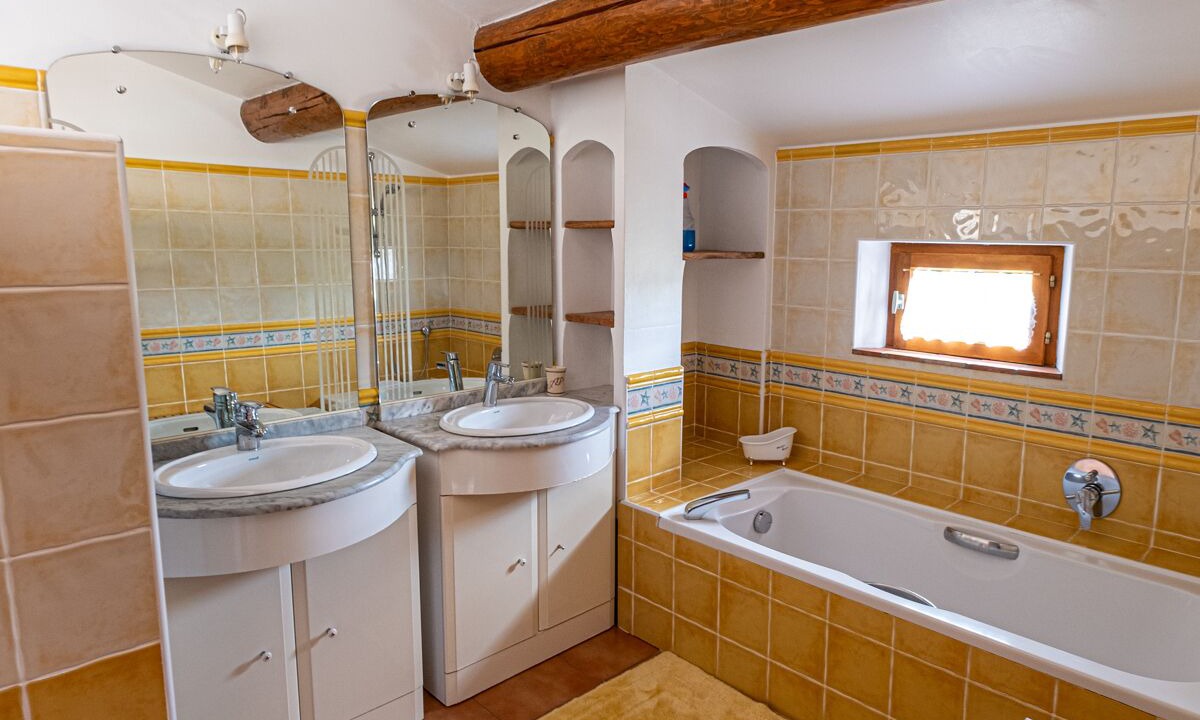 Photo of Bathroom in Fox-Amphoux