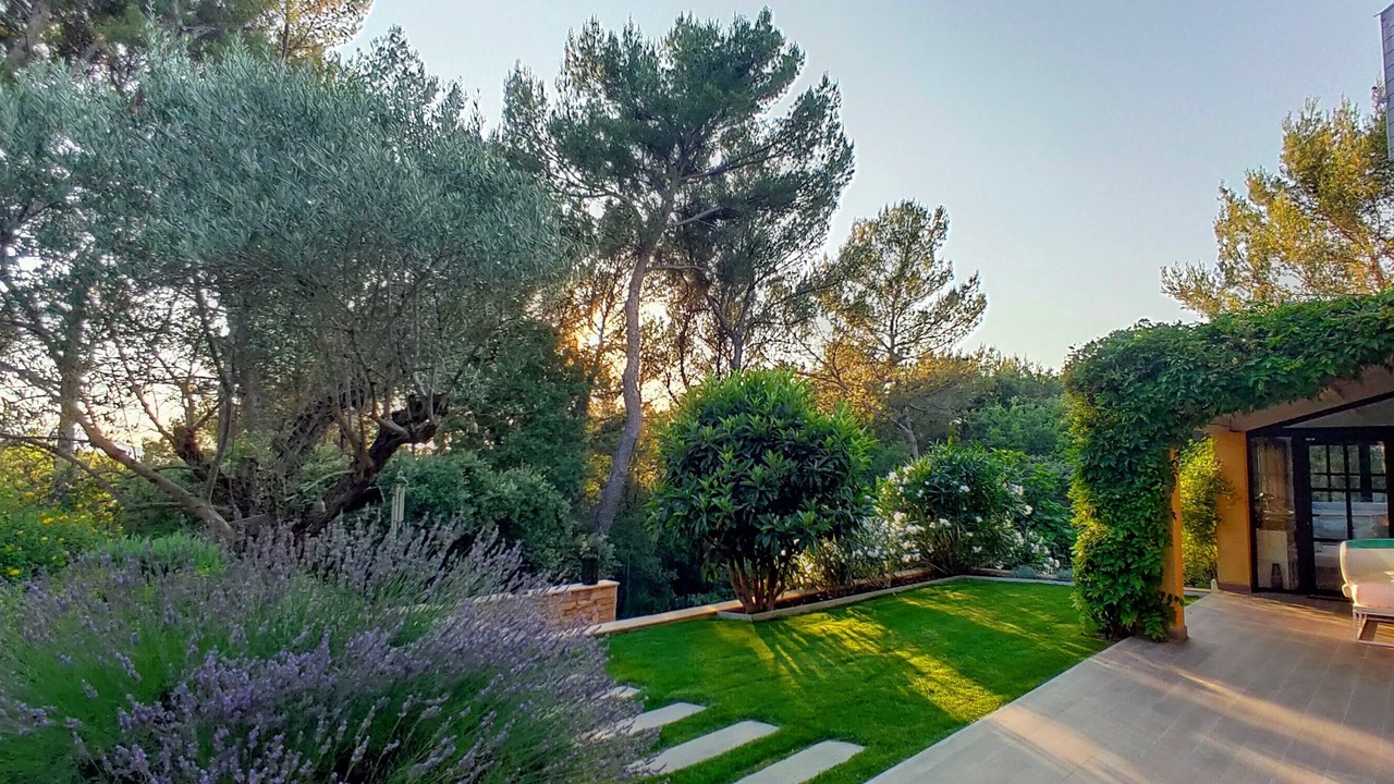 Photo of Outdoor in Belcodene