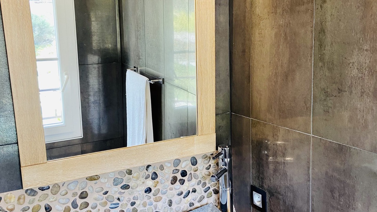 Photo of Bathroom in Venelles