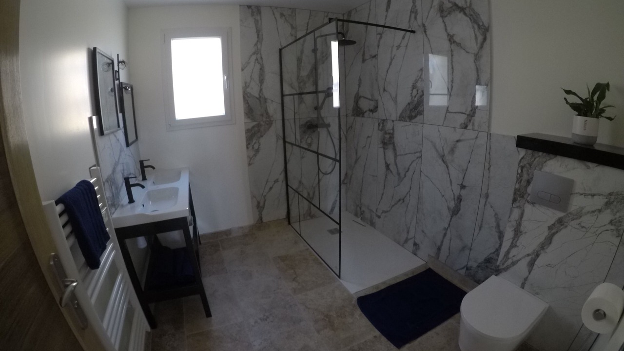 Photo of Bathroom in Caromb
