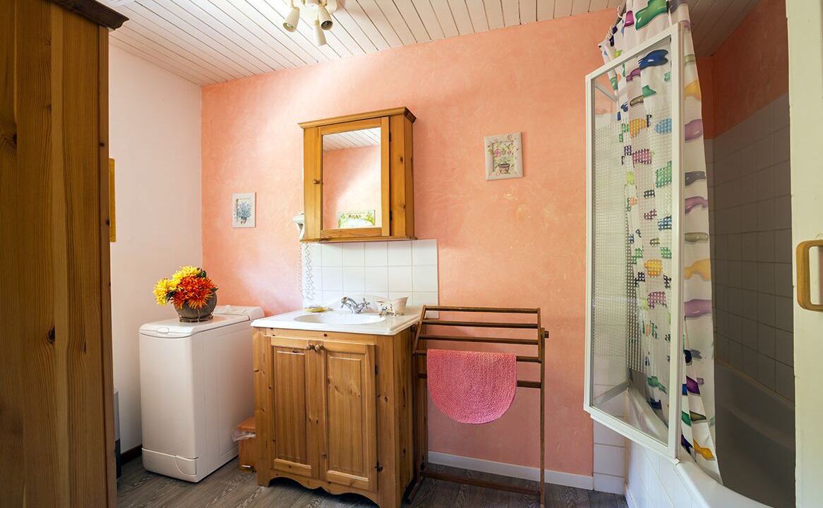 Photo of Bathroom in Villelaure