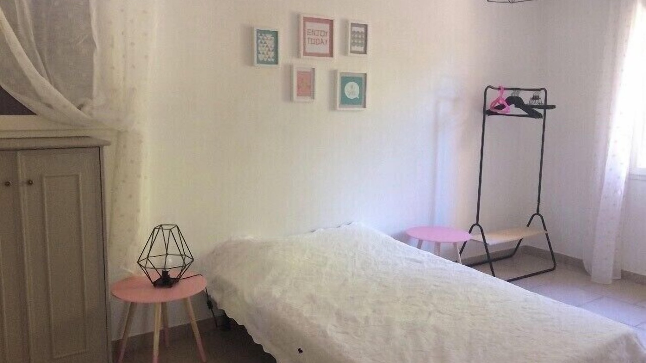 Photo of Bedroom in La Tour-d'Aigues