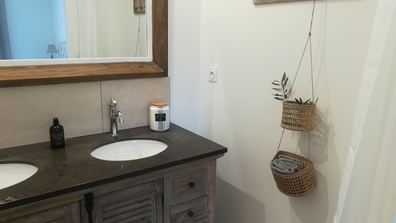 Photo of Bathroom in Chateauneuf-de-Gadagne