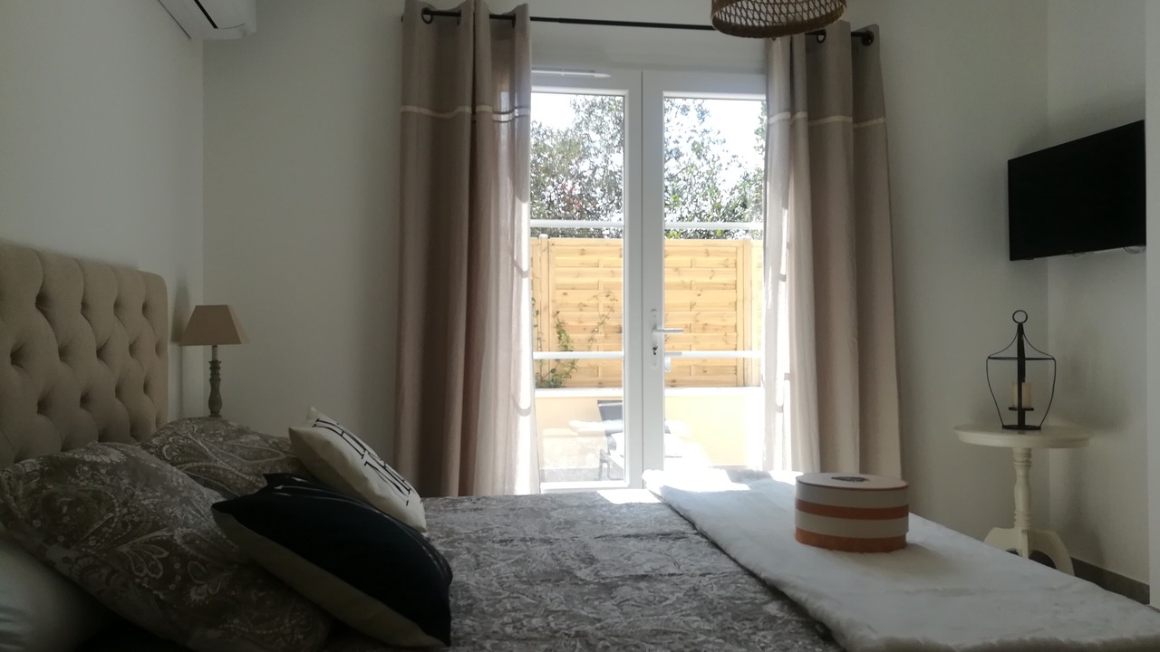 Photo of Bedroom in Chateauneuf-de-Gadagne