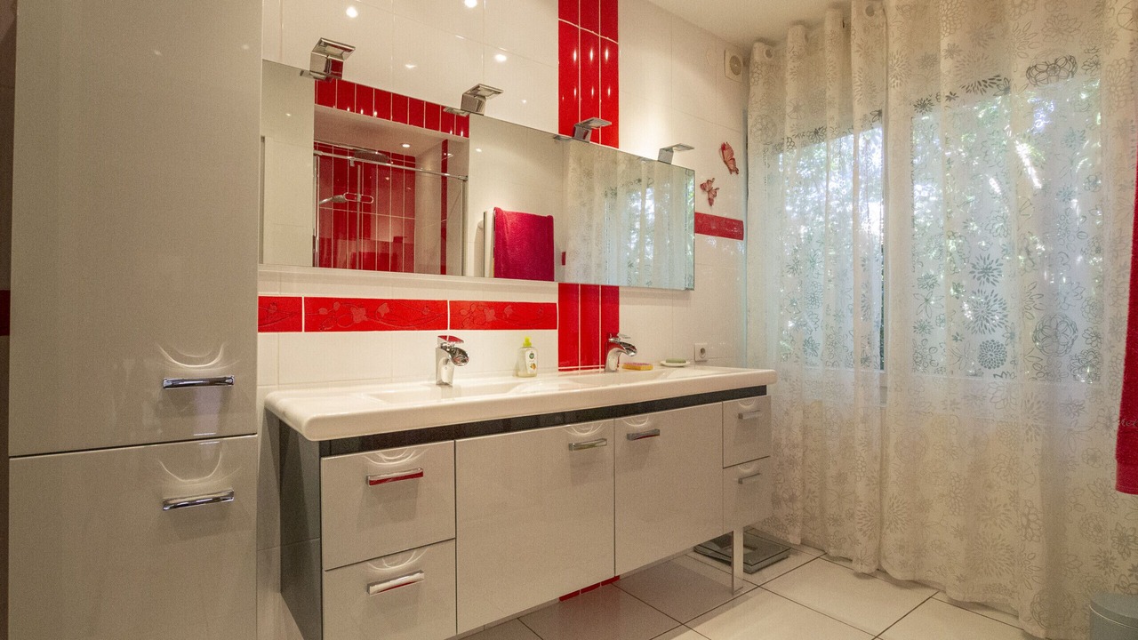 Photo of Bathroom in Vitrolles