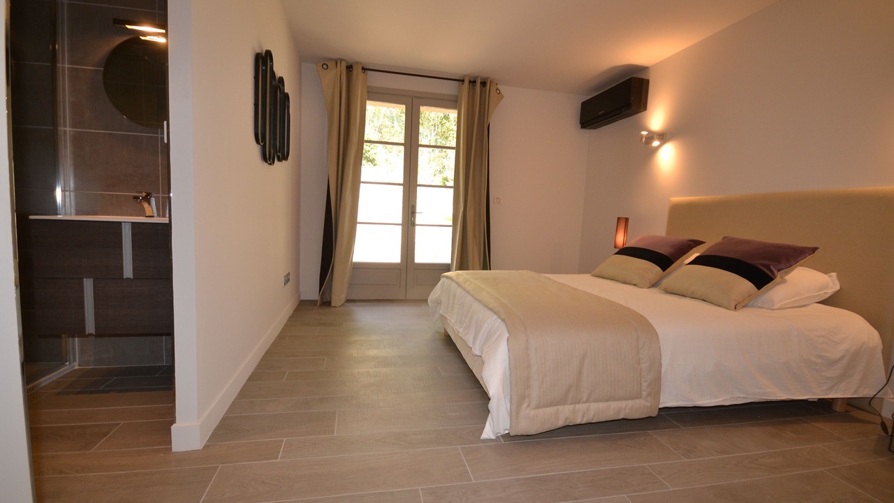 Photo of Bedroom in Maussane