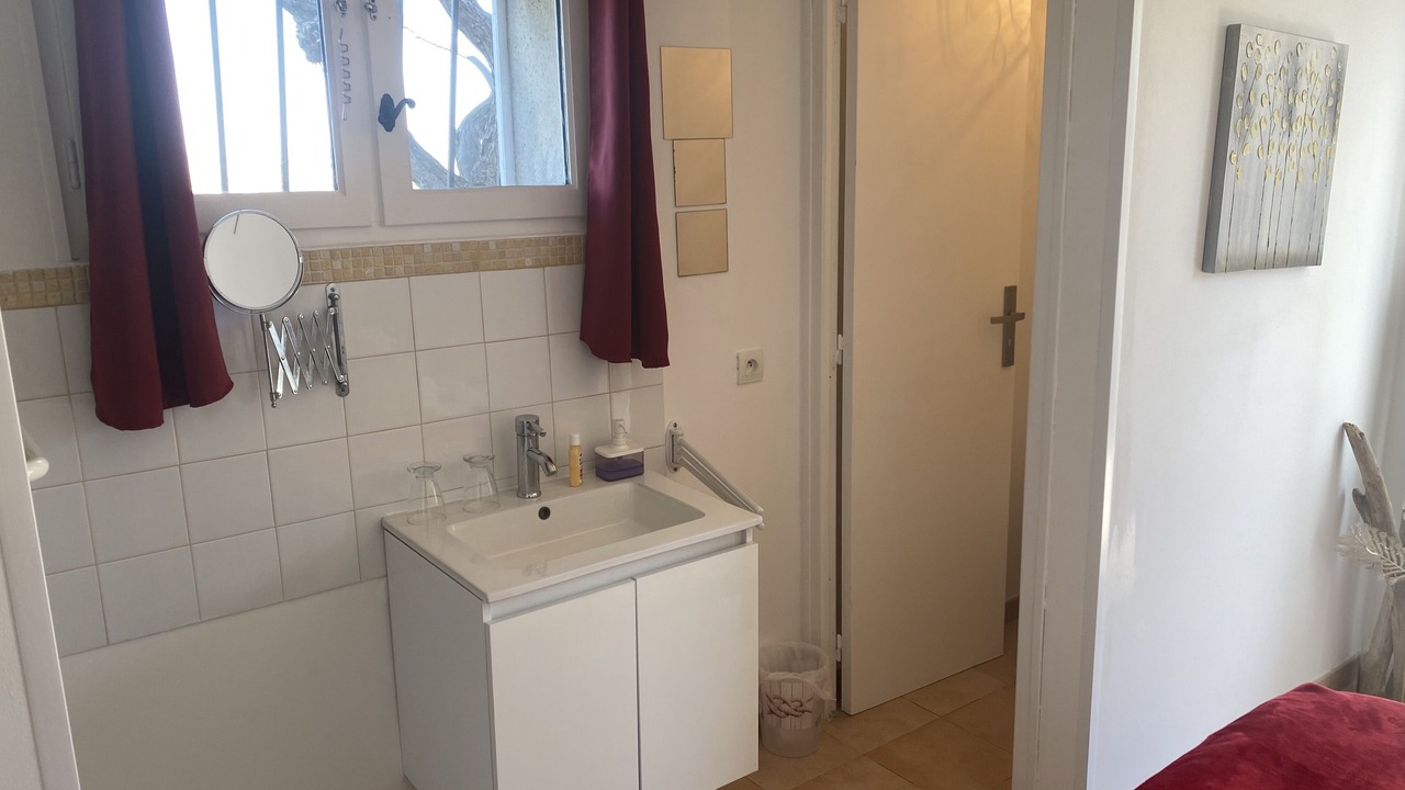 Photo of Bathroom in Comps