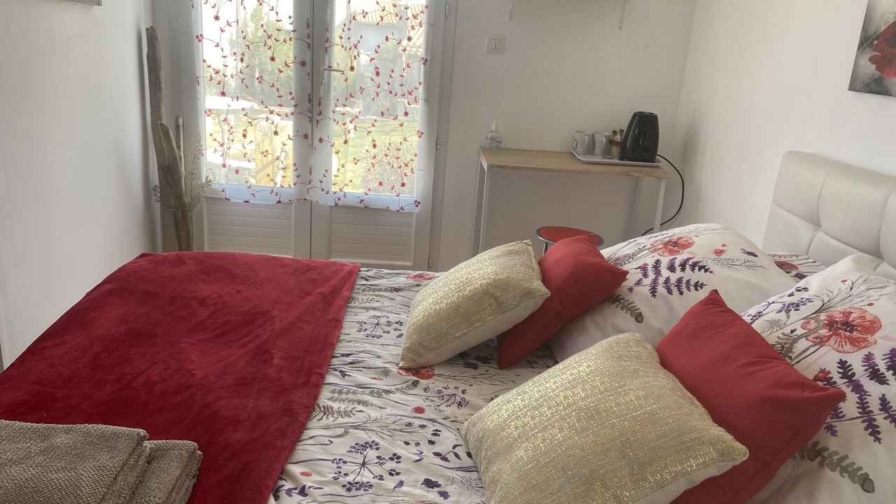 Photo of Bedroom in Comps