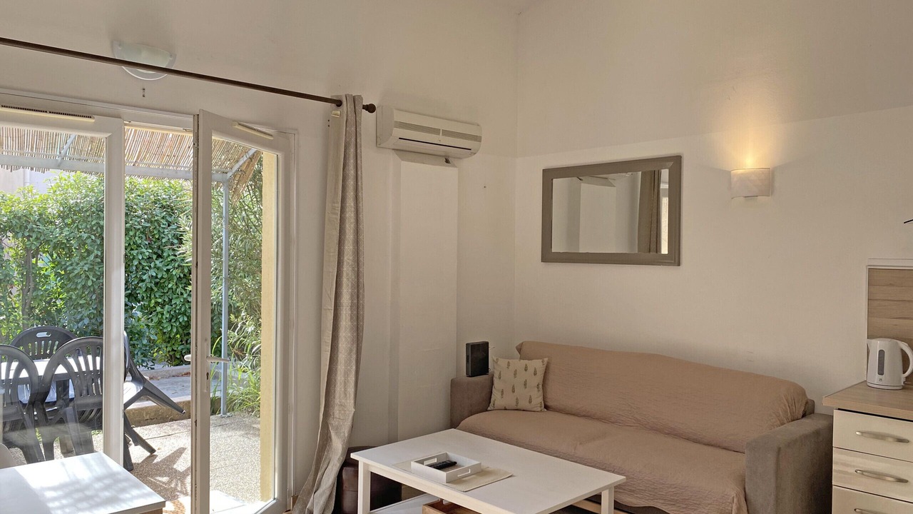 Photo of Livingroom in Mouries