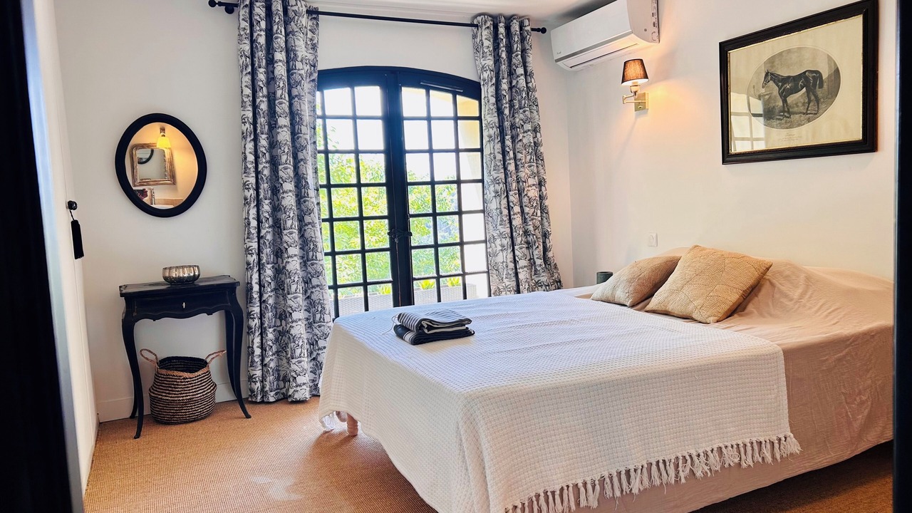 Photo of Bedroom in Menerbes