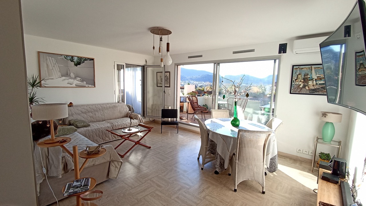 Photo of Livingroom in Hyeres City Centre