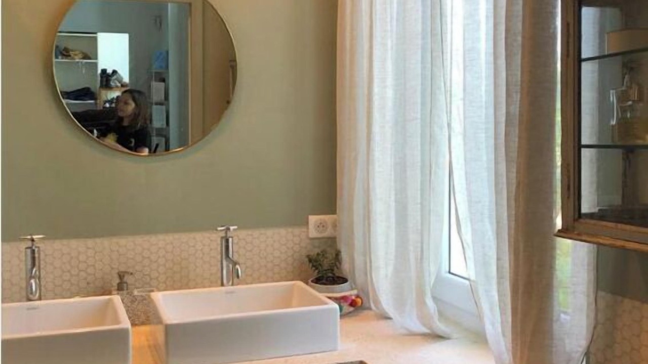 Photo of Bathroom in 8th Arrondissement