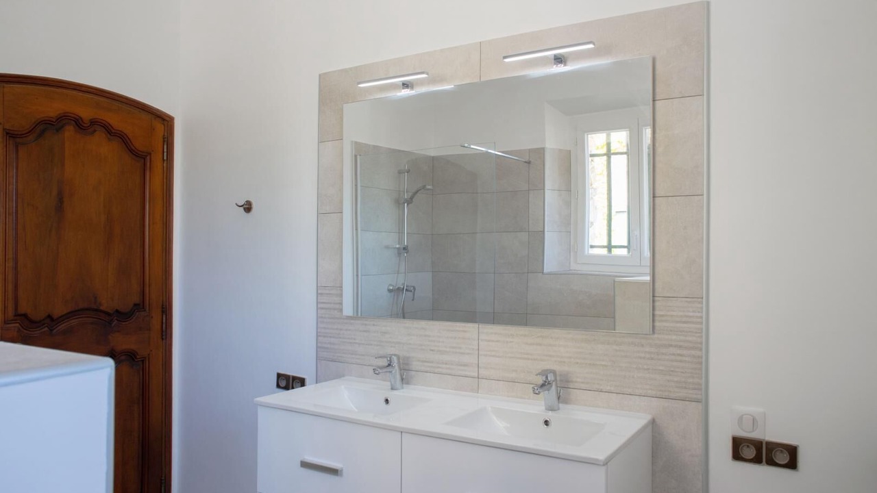 Photo of Bathroom in La Roquebrussanne