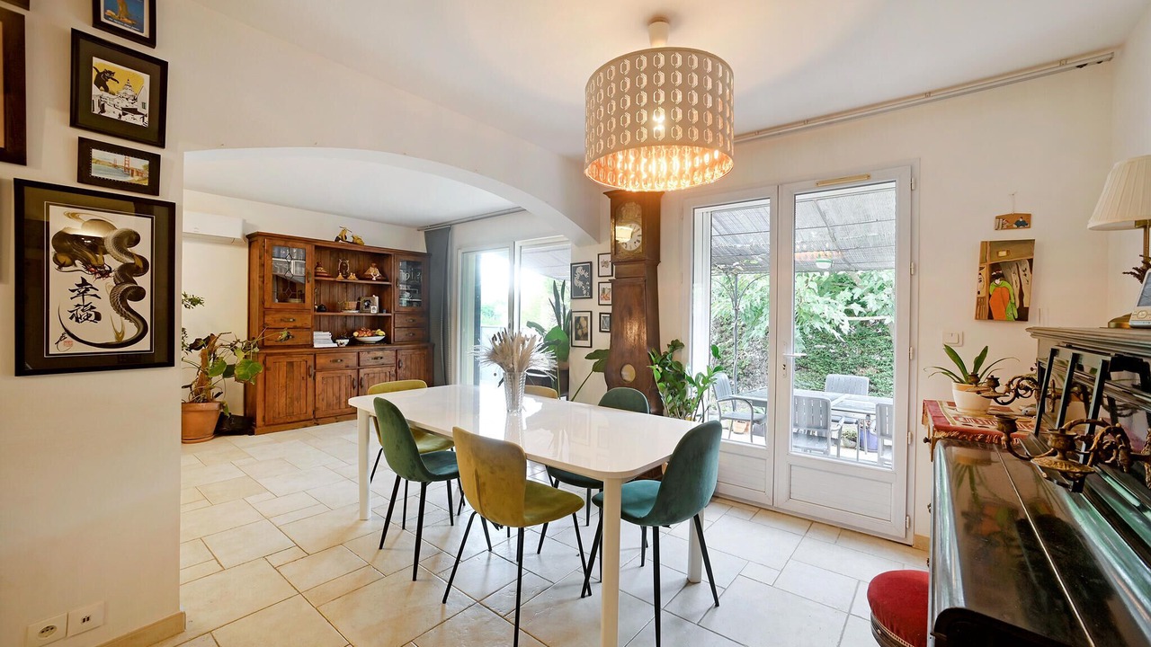 Photo of Bedroom in Rochefort-du-Gard