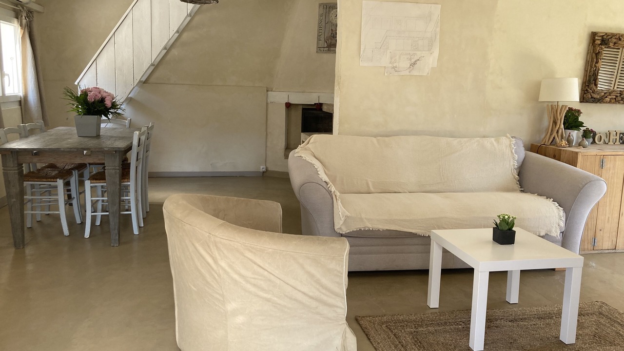 Photo of Livingroom in Eoures