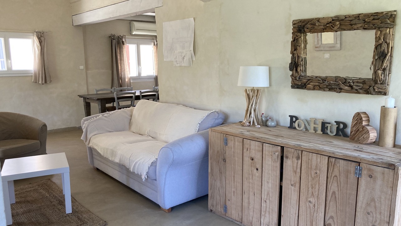 Photo of Livingroom in Eoures