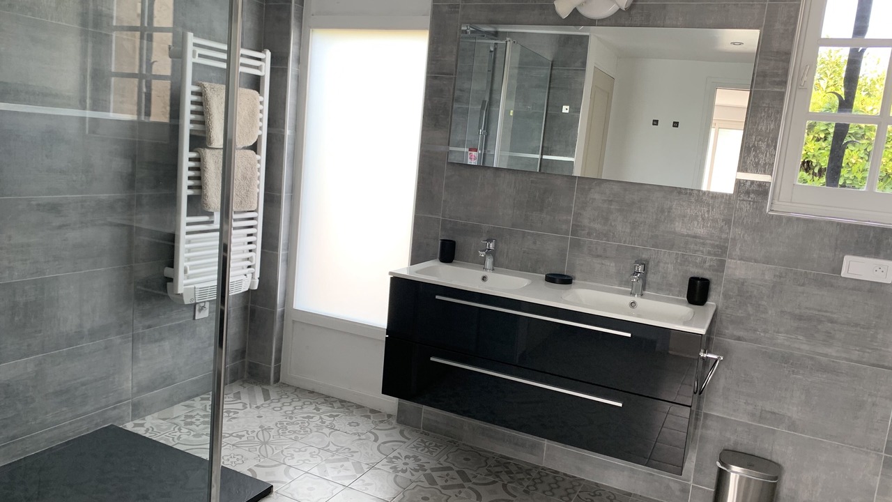 Photo of Bathroom in Molleges