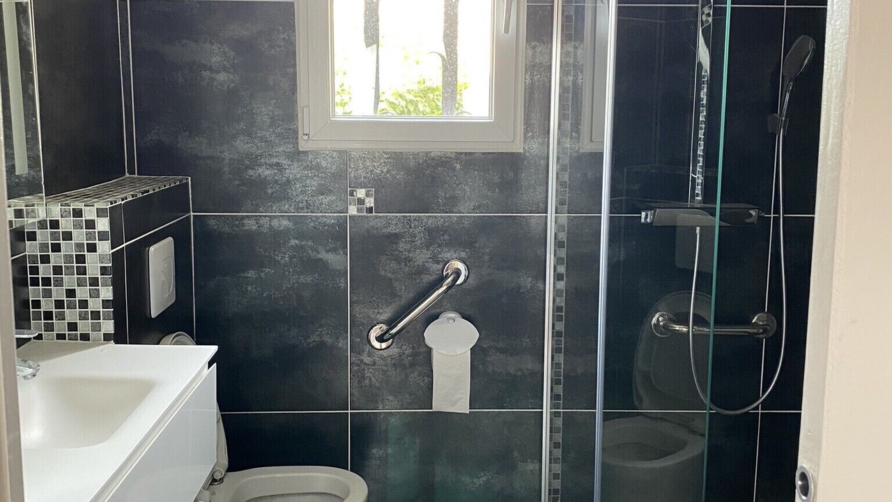 Photo of Bathroom in Molleges