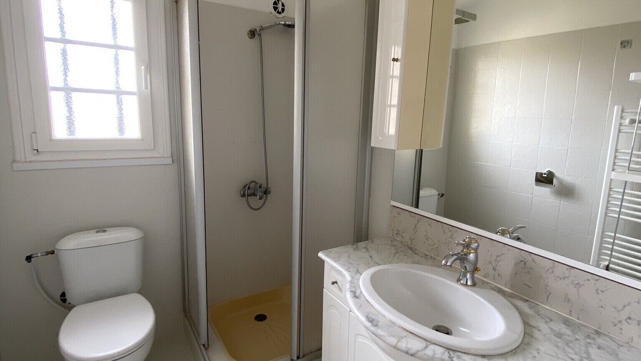 Photo of Bathroom in Molleges