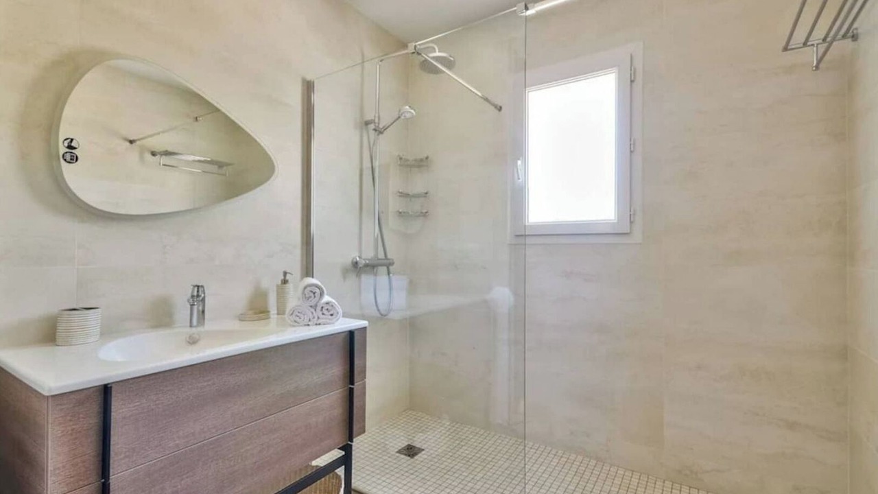 Photo of Bathroom in La Fare-les-Oliviers