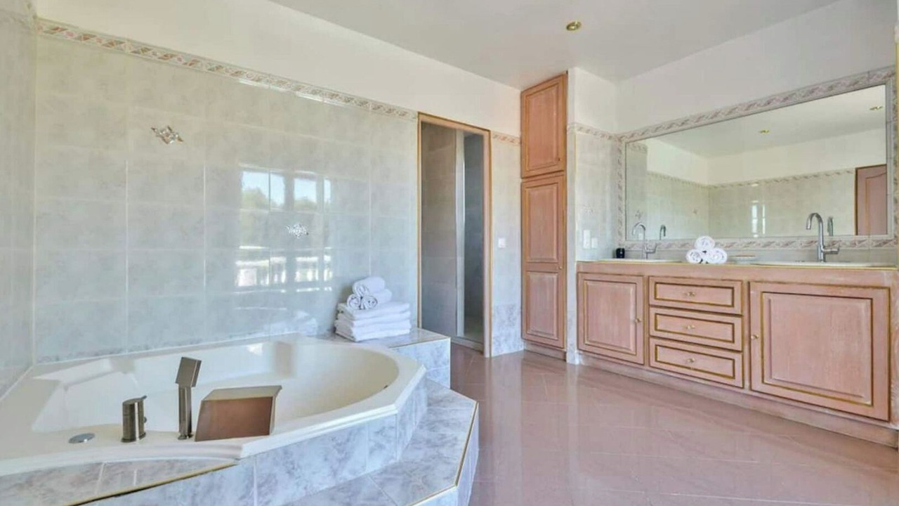 Photo of Bathroom in La Fare-les-Oliviers