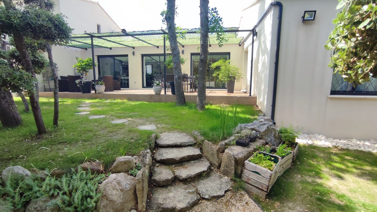 Photo of Patio Balcony in Oppede