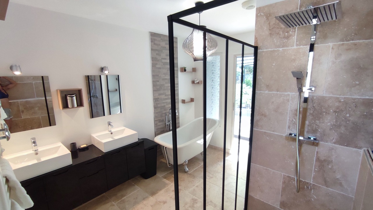 Photo of Bathroom in Oppede