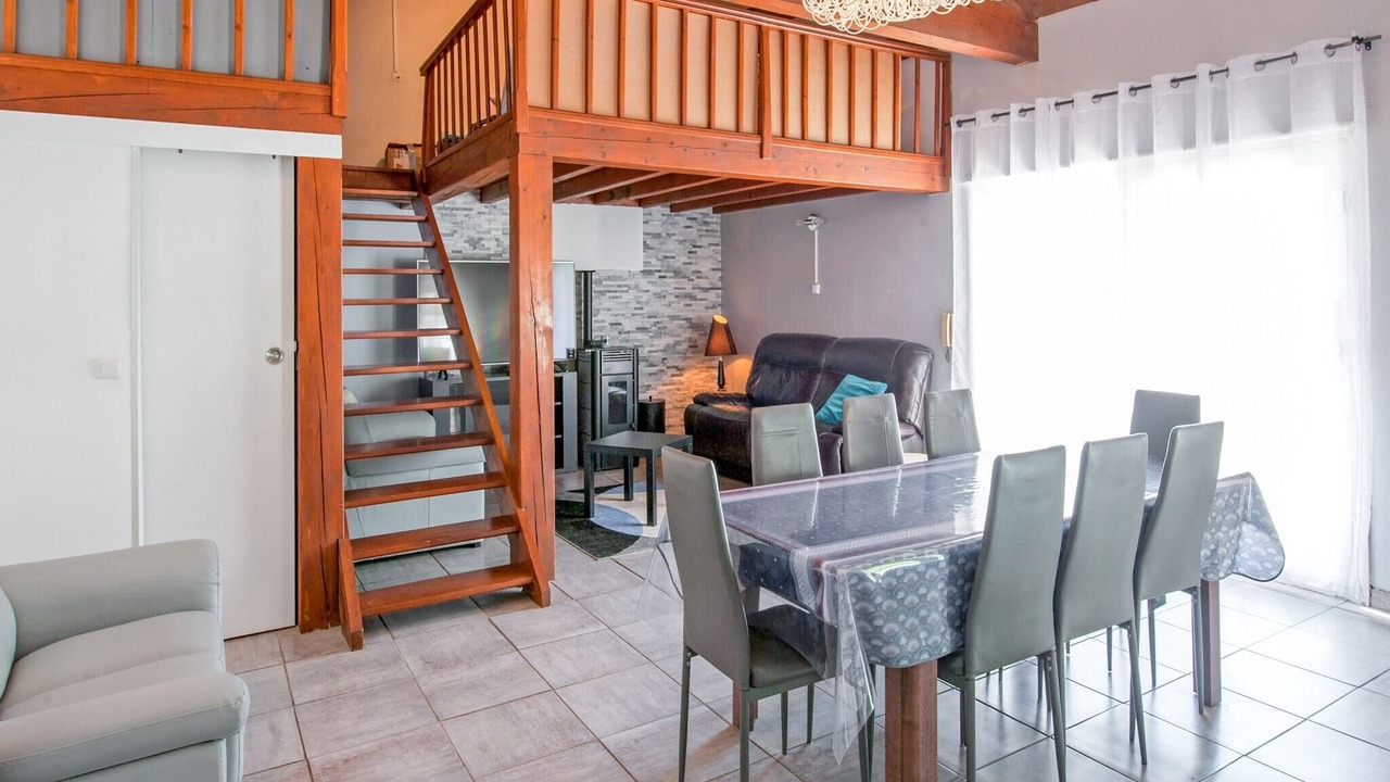 Photo of Livingroom in Orange