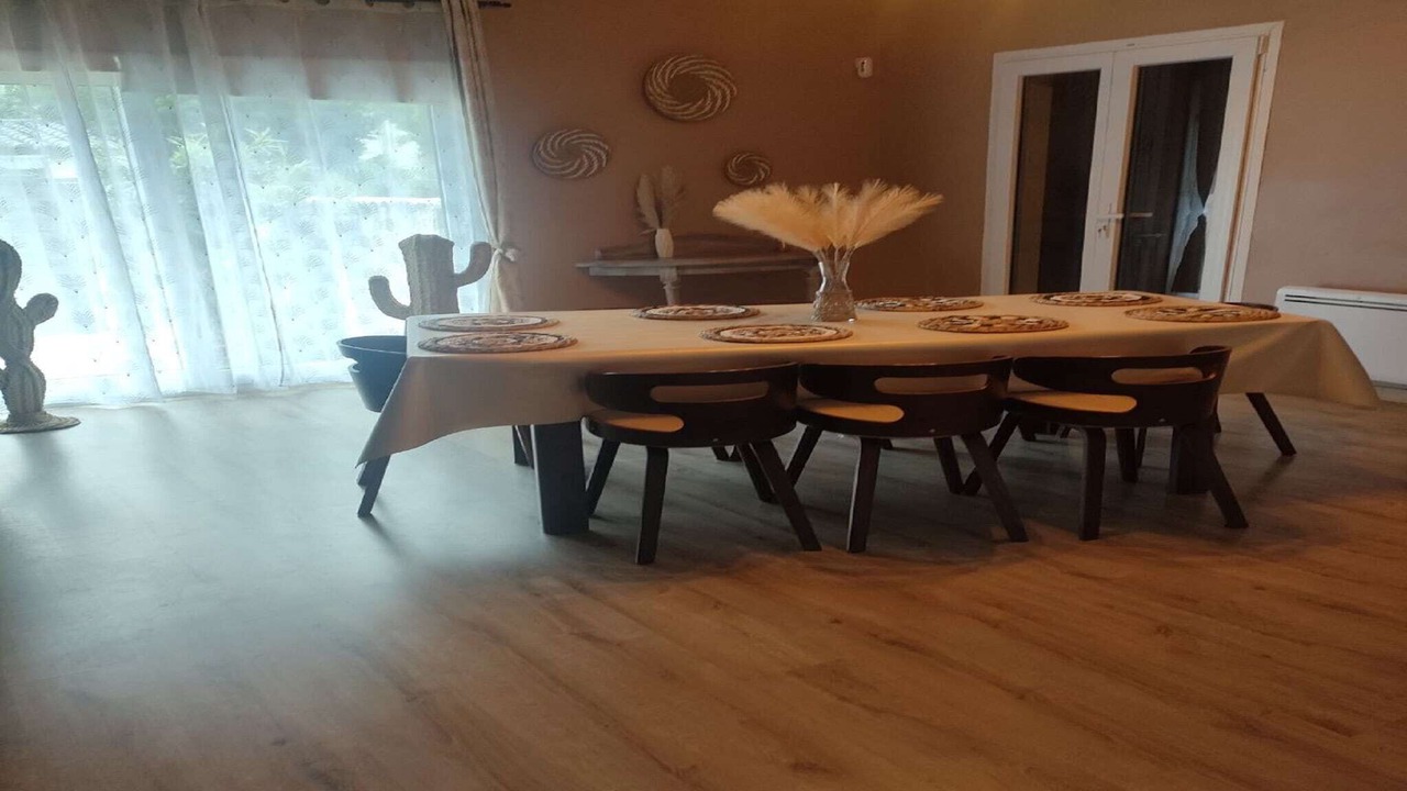 Photo of Livingroom in Orange