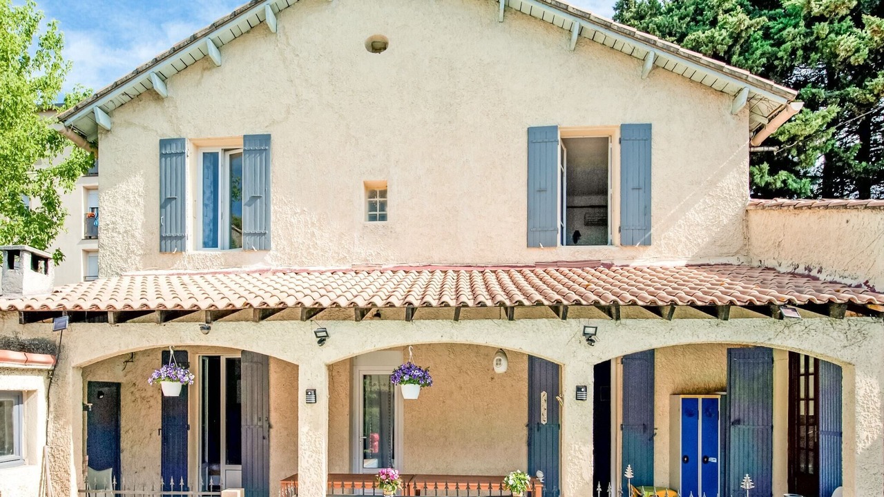 Photo of Outdoor in Orange