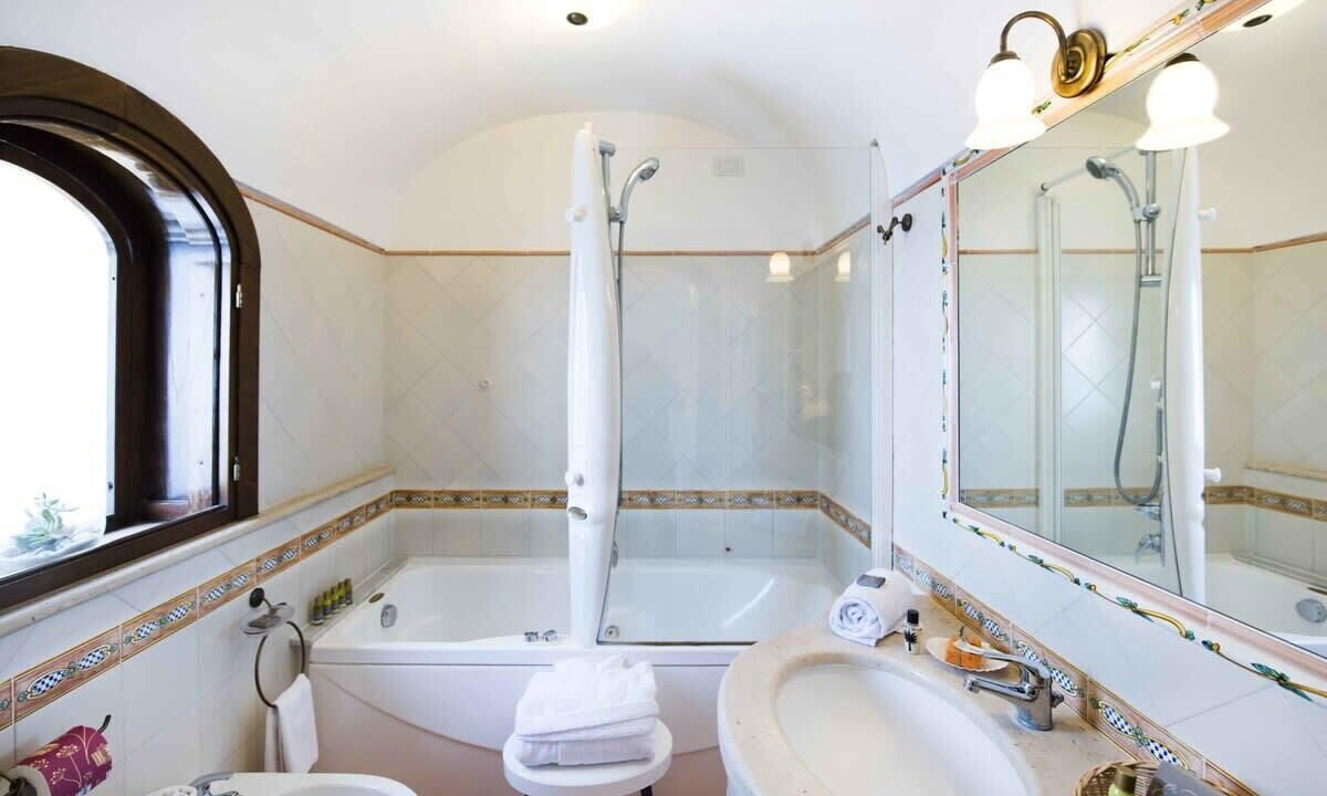 Photo of Bathroom in Path of the Gods