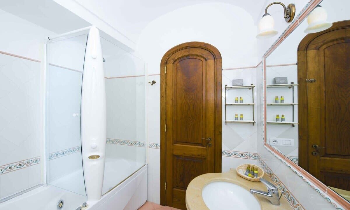 Photo of Bathroom in Path of the Gods