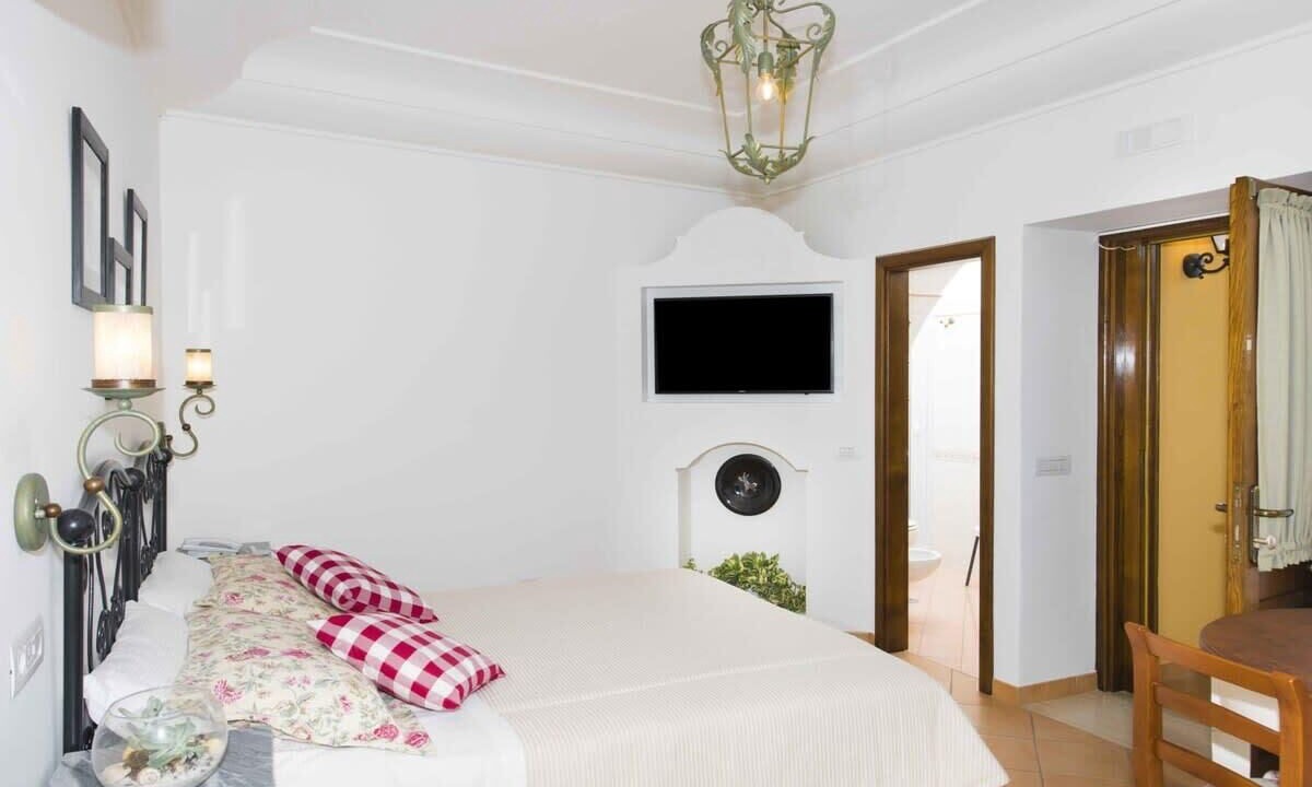 Photo of Bedroom in Path of the Gods