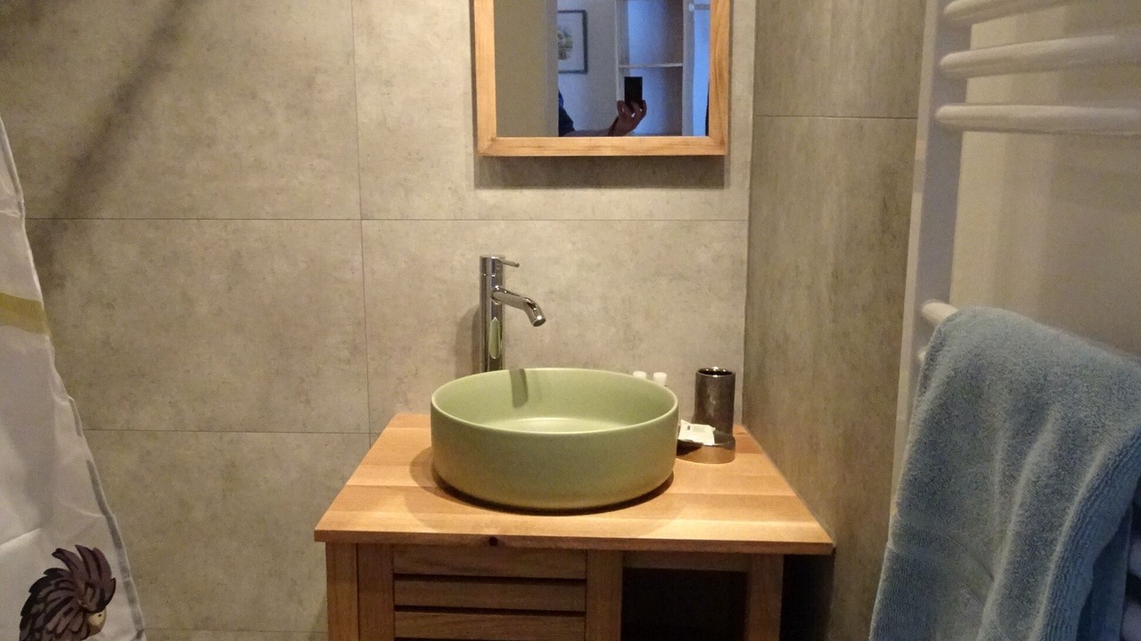 Photo of Bathroom in Venterol