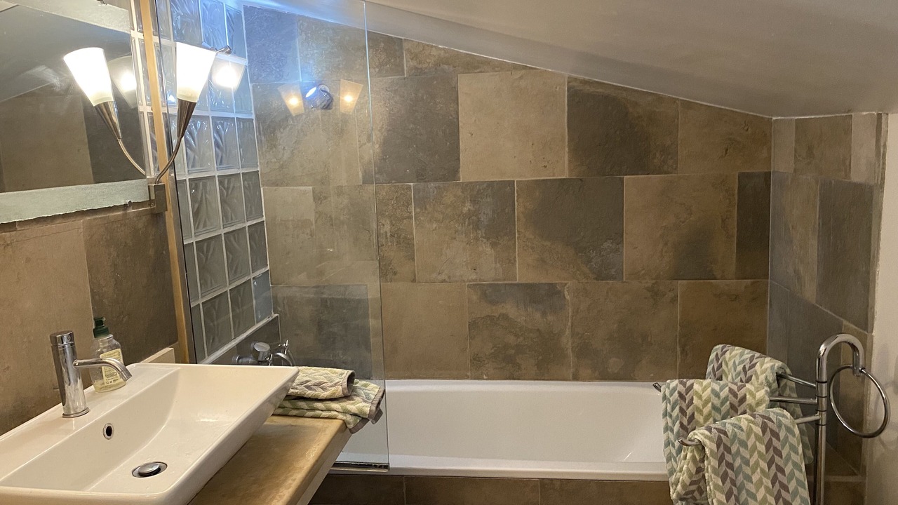 Photo of Bathroom in Menerbes