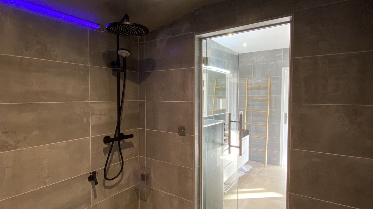 Photo of Bathroom in Orange