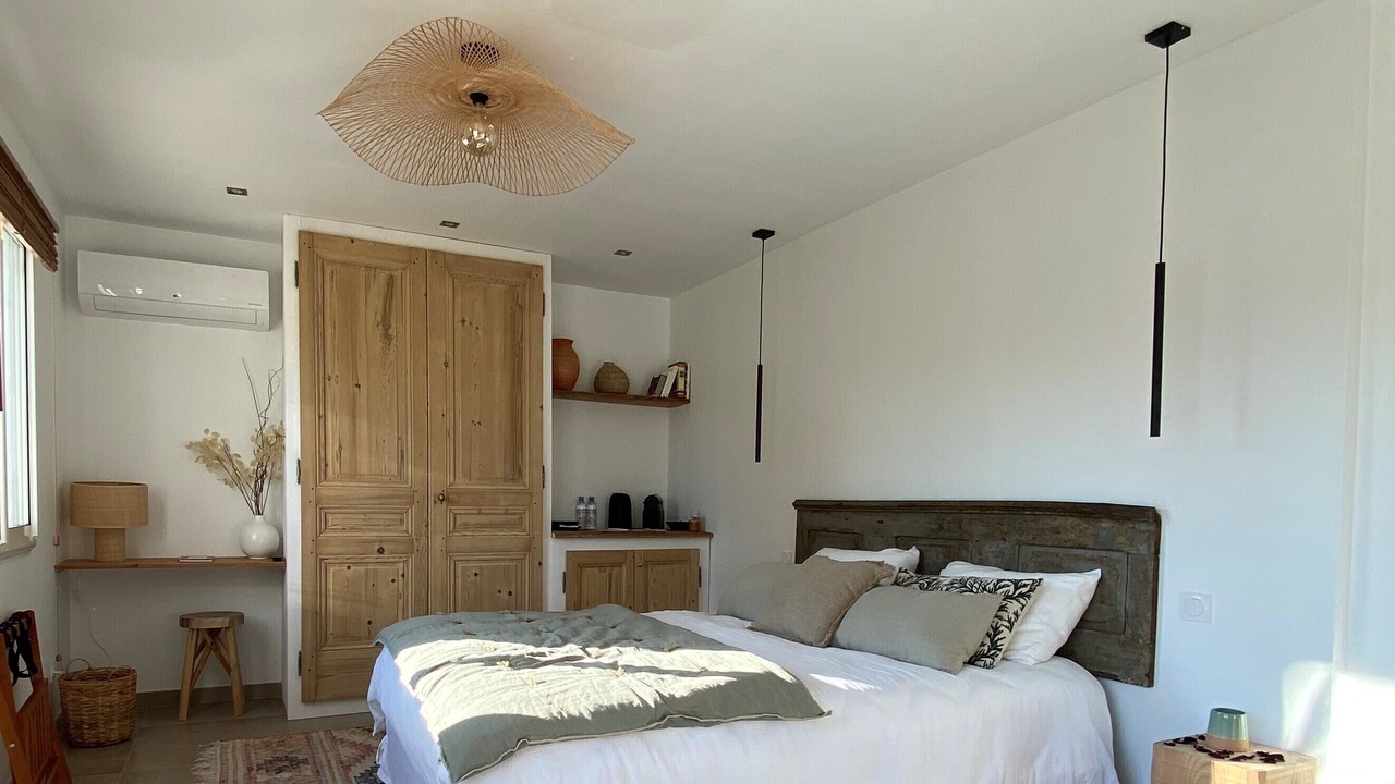 Photo of Bedroom in Orange